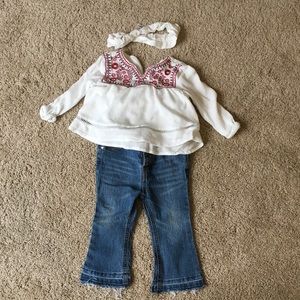 Jessica Simpson blue jean outfit.